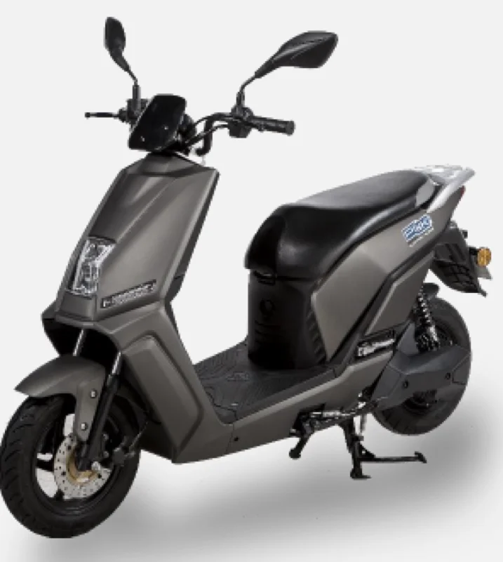 Scooter &eacute;lectrique + top case